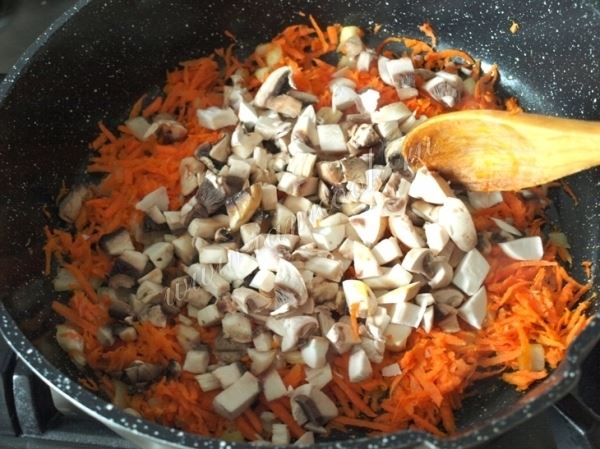 Картофельный рулет с грибами