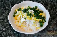 Салат с мидиями, рисом, кукурузой и яйцами