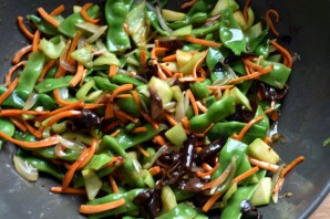 Фрикадельки по-китайски с овощами в кисло-сладком соусе