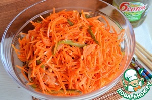 Морковь по-корейски с маринованными огурцами