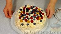 Торт "Павлова" из безе со взбитыми сливками и ягодами