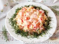 Салат с помидором, сыром, яйцом и зеленью