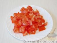 Салат с помидором, сыром, яйцом и зеленью