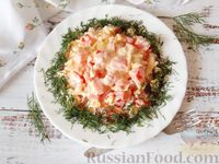 Салат с помидором, сыром, яйцом и зеленью